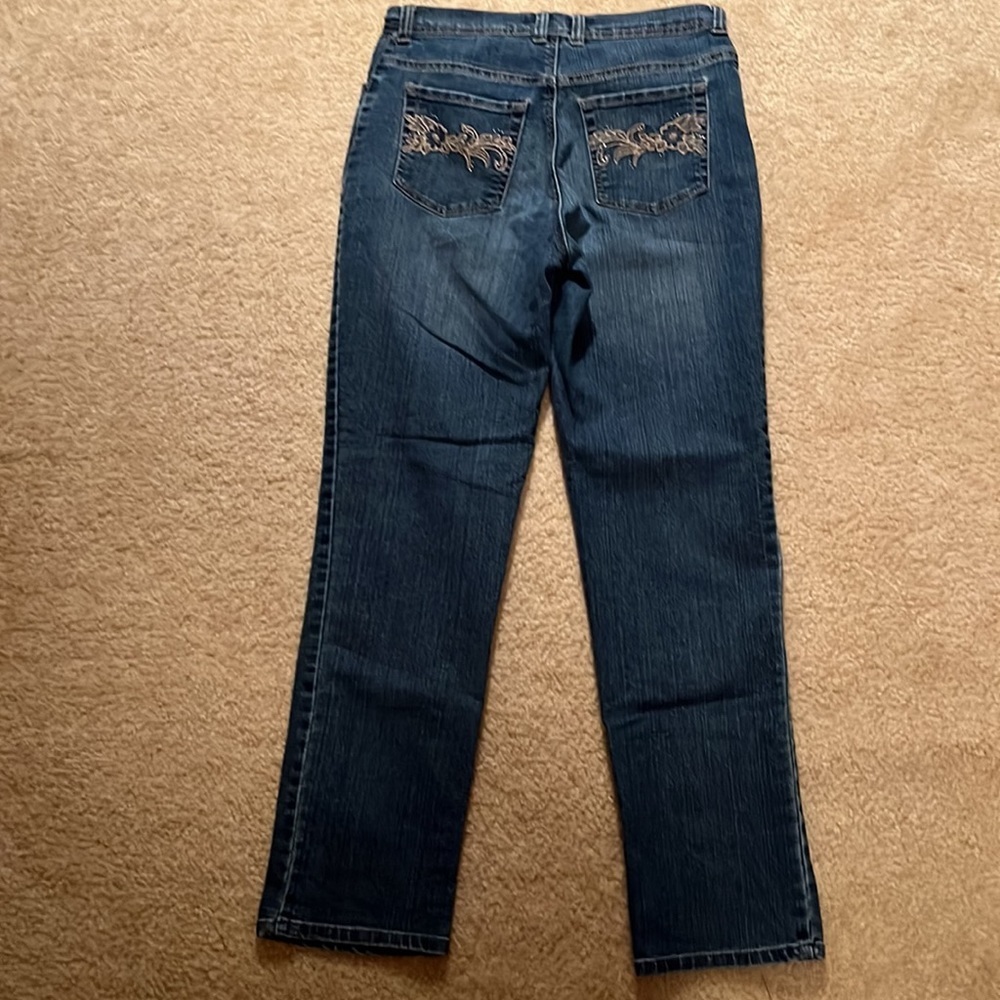 Gloria Vanderbilt dark blue slightly distressed blue jeans Size 8 - Picture 3 of 5
